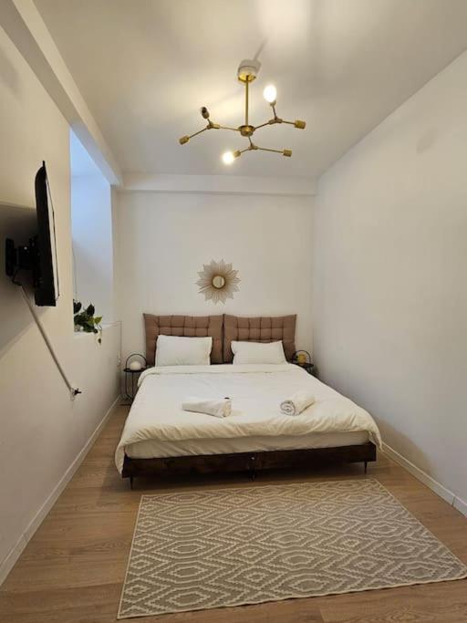 Heart Of City Center 4Br 2Bath 10 Pers Bucarest Extérieur photo