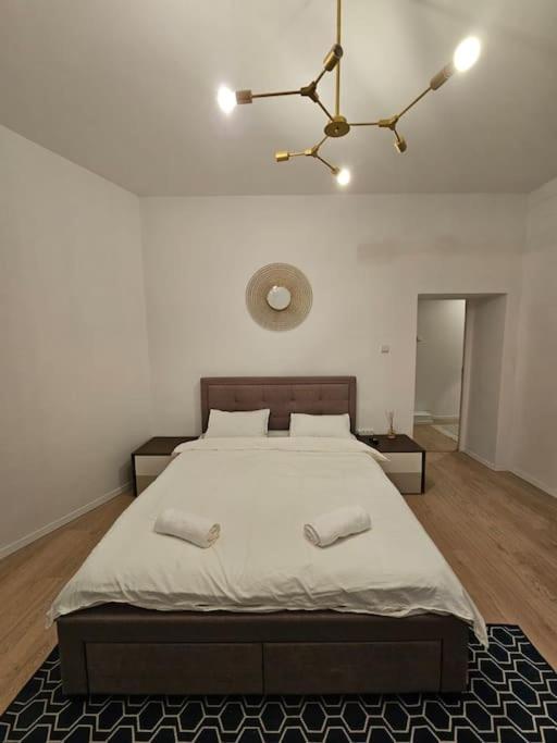 Heart Of City Center 4Br 2Bath 10 Pers Bucarest Extérieur photo