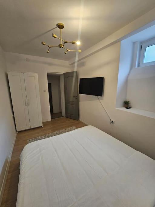 Heart Of City Center 4Br 2Bath 10 Pers Bucarest Extérieur photo