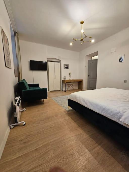 Heart Of City Center 4Br 2Bath 10 Pers Bucarest Extérieur photo