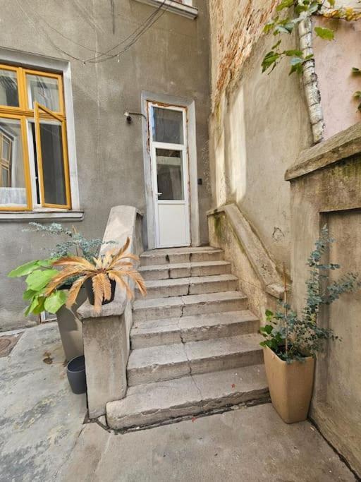 Heart Of City Center 4Br 2Bath 10 Pers Bucarest Extérieur photo