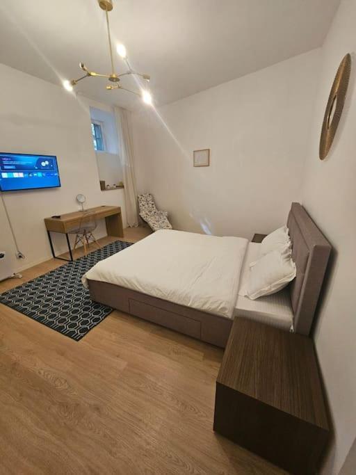 Heart Of City Center 4Br 2Bath 10 Pers Bucarest Extérieur photo