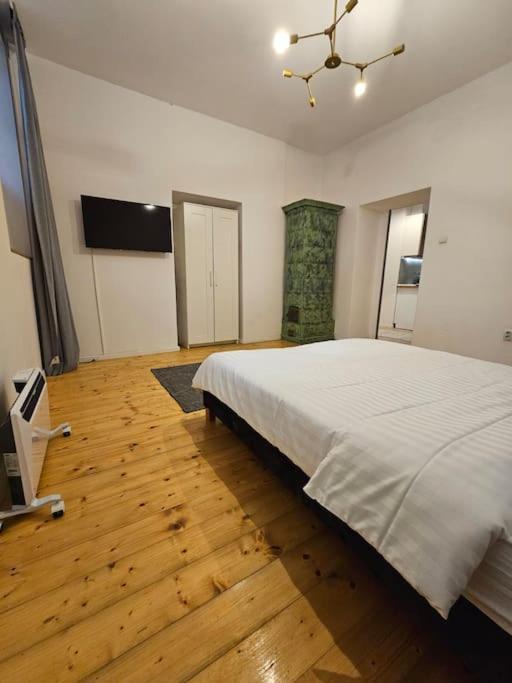 Heart Of City Center 4Br 2Bath 10 Pers Bucarest Extérieur photo